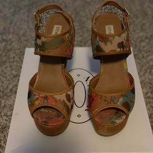 Steve Madden Draagon Wedge